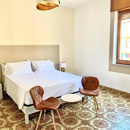 Guest house In Bb - Bb Chic With Shared Bathroom